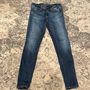 Women's size 2 American Eagle Skinny Jeans.
